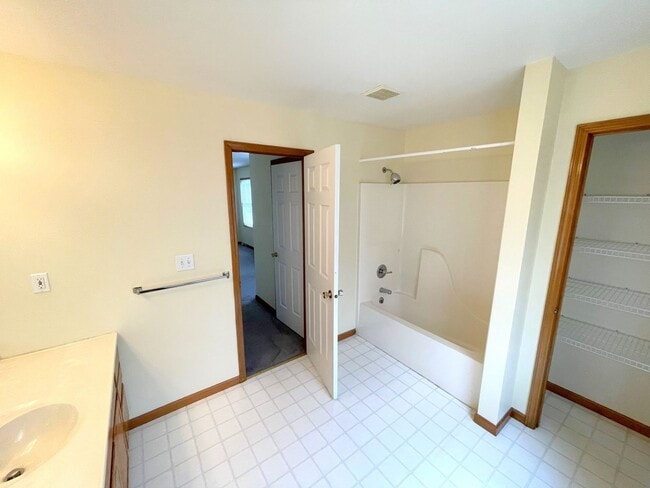 Building Photo - Spacious 3 bed 2.5 Bath Home Ready to Rent! Don’t Miss Out!