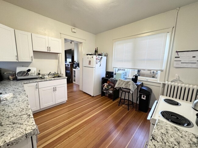 Building Photo - 145 W 200 S St