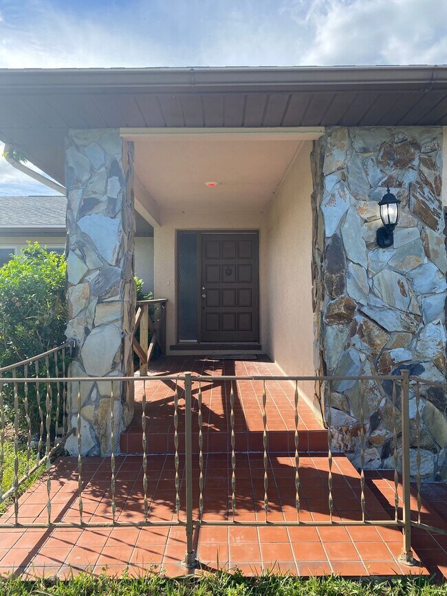 Building Photo - REDUCED RENT!!! Catch it while you can Cedar Hills - Desirable SE neighborhood 3/2/2