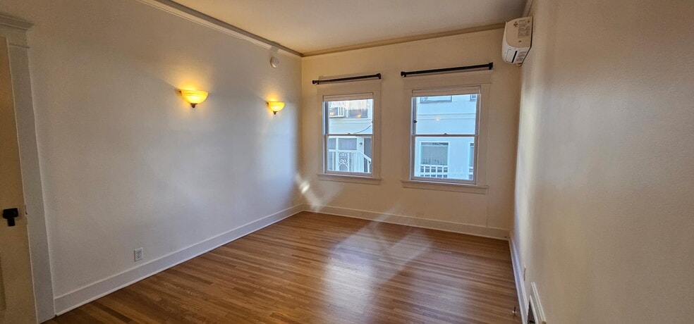 Bedroom 2 - 218 1/2 N Kenmore Ave
