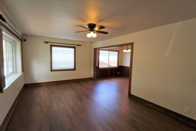 Building Photo - Quaint Midtown Ventura Home