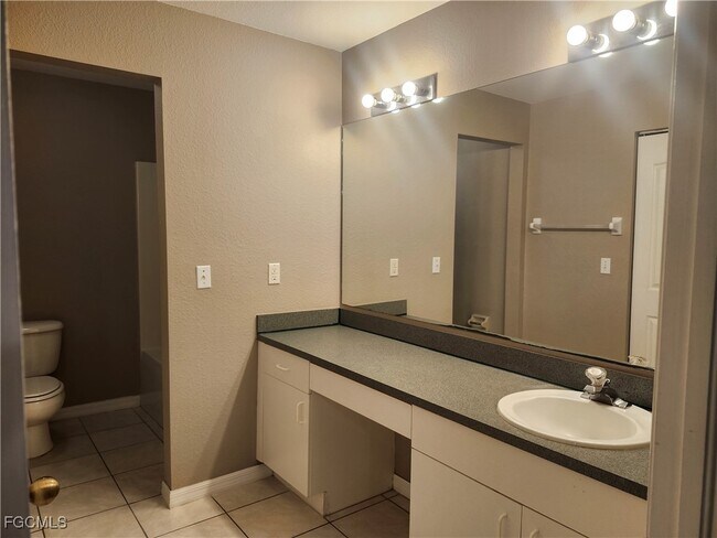 Building Photo - 3733 Country Club Blvd