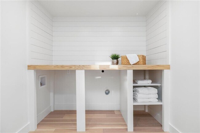 Building Photo - 7 Sheffield Ave