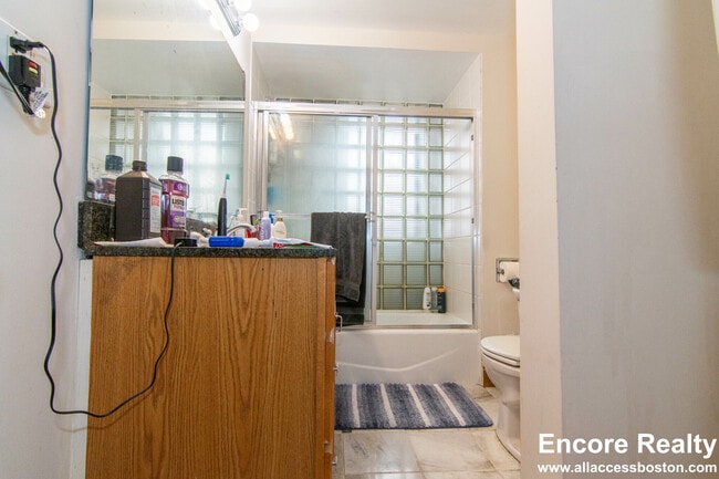 Building Photo - 448 Park Dr