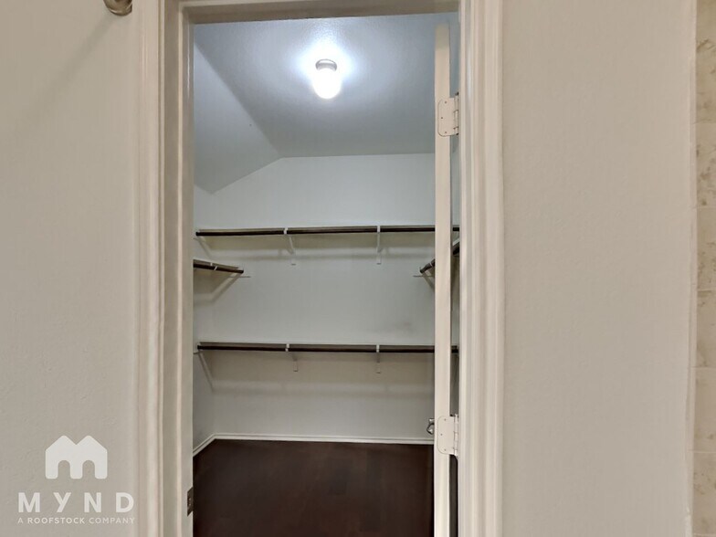 Building Photo - 5591 Coventry Drive