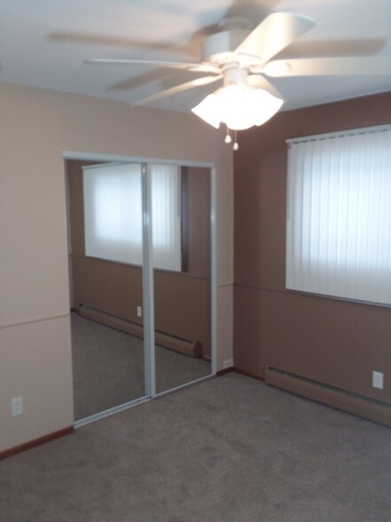 Building Photo - 3246 Douglas Dr N