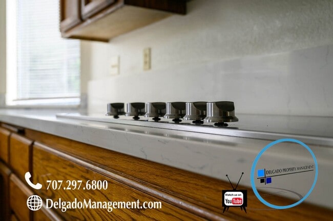 Building Photo - Gorgeous Glen Cove 4 bedroom home.