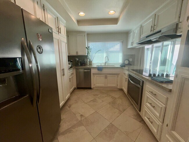 Building Photo - Beautiful Fully Furnished 4Bed/2Bath Home for Rent