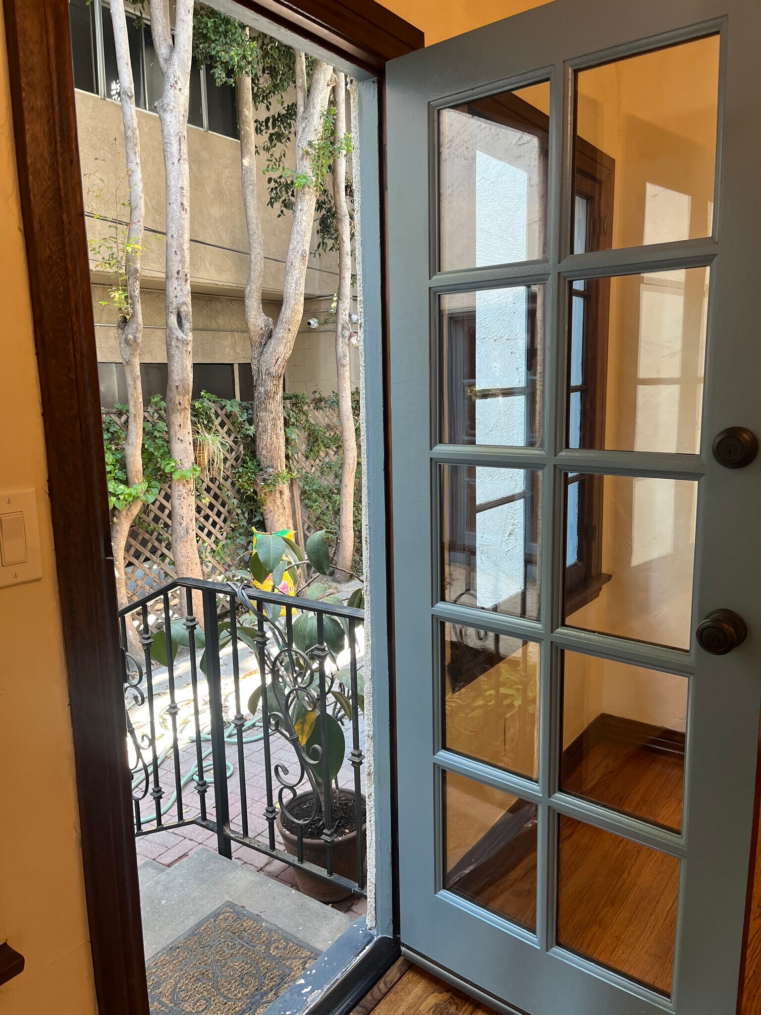 Building Photo - 1040 Prospect Ave