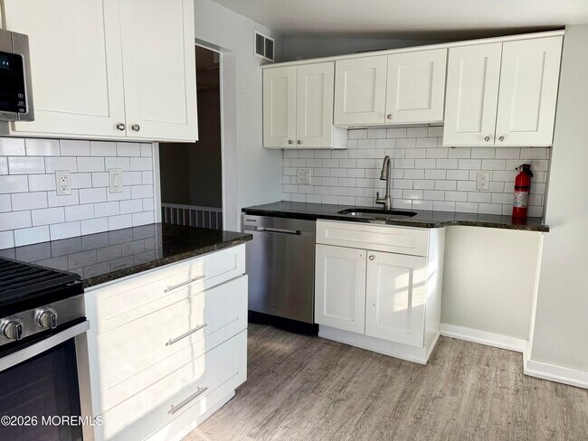 Building Photo - 138 Broadway