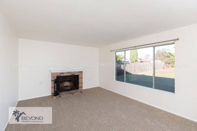 Building Photo - ***RECENTLY UPGRADED***3BED 2 BATH***ATTAC...