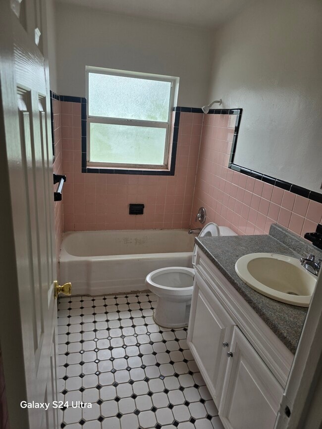 Building Photo - 2326 Shenandoah Rd