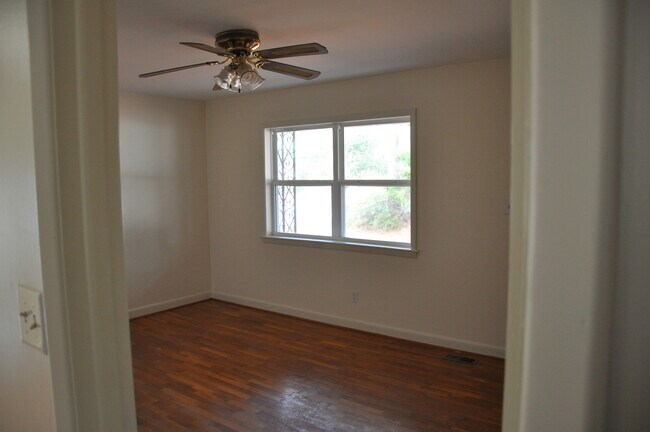 Building Photo - 202 Wrenwood Cir
