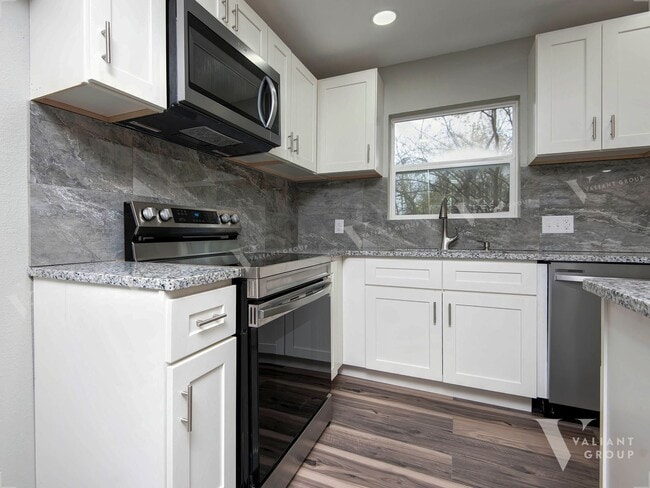 Building Photo - Spacious 4-Bedroom, 3-Bath Home for Rent i...