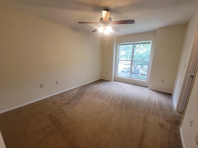 Building Photo - 10024 Strafford Oak Ct