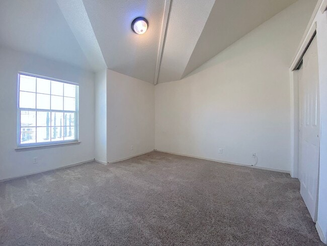 Building Photo - West El Paso LARGE 4bed/3.5bath 3 Car Garage Home-VIEWS!