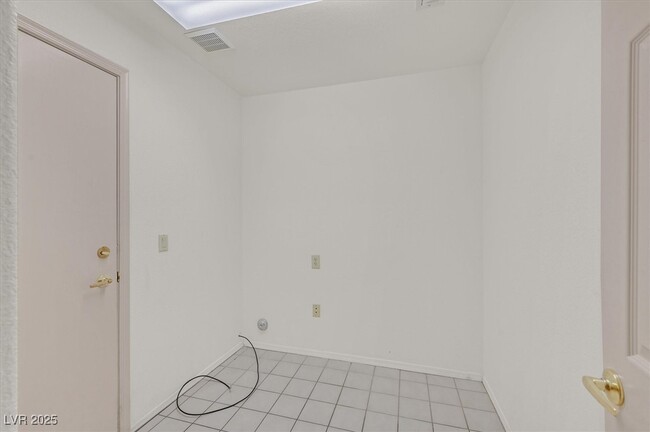 Building Photo - 2832 Dry Plains Dr