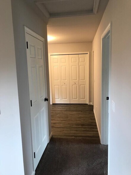 Building Photo - 640 S Oak St