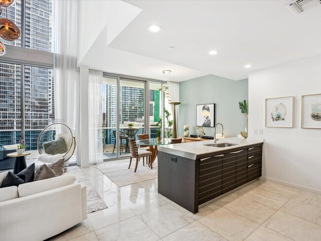 Building Photo - 200 Biscayne Blvd Way
