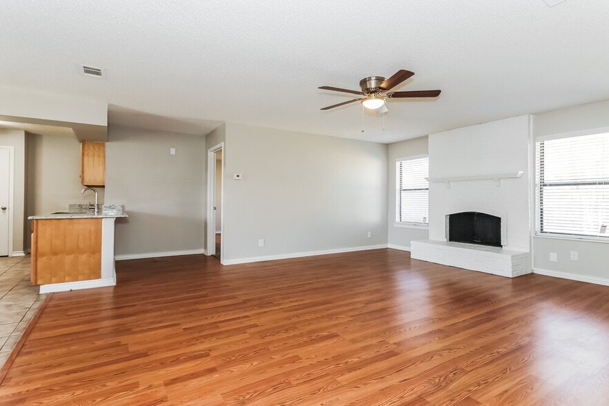 Building Photo - 3713 Longstraw Dr