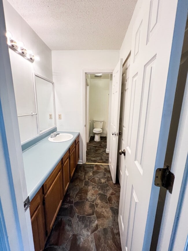 Building Photo - 1119 Cloister Pl