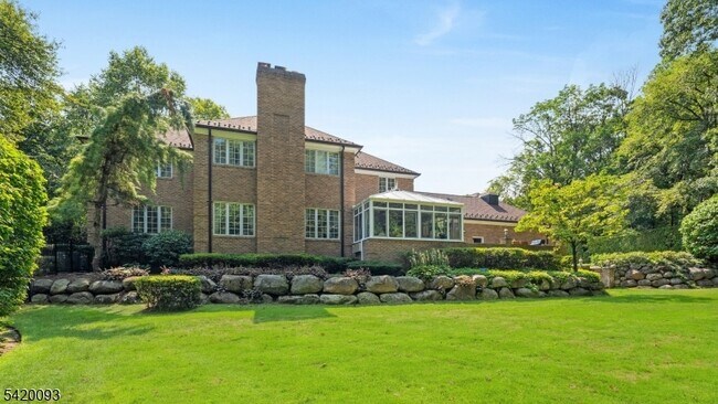 Building Photo - 787 Peach Tree Ln