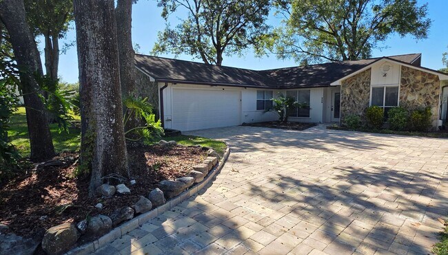 Primary Photo - Large 4 Bedroom Located in Arlington!