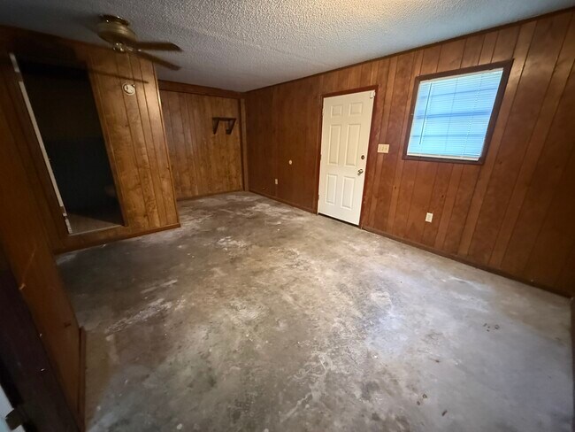 Building Photo - 4848 Saphire Ave