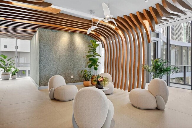 Building Photo - 700 NE Miami Pl