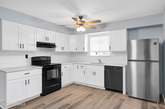 Building Photo - 207 Coville Dr