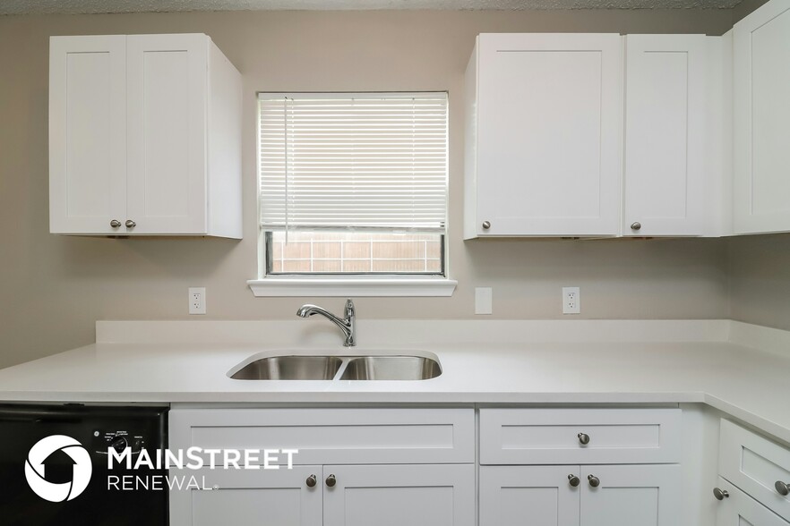 Building Photo - 1516 Lincolnshire Way