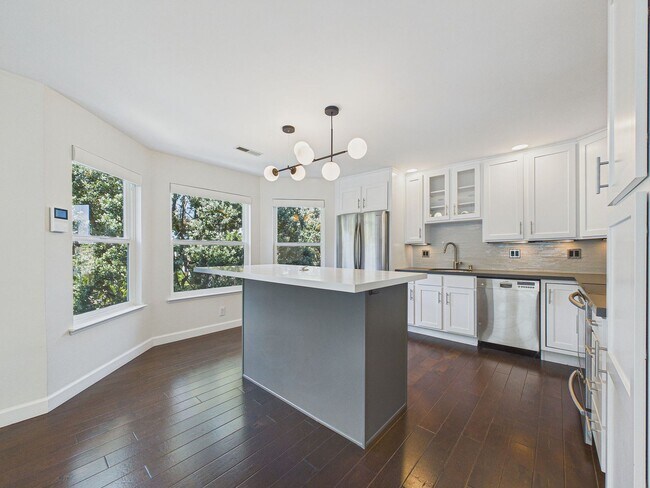 Building Photo - Bright Corner 2BR/2BA in Prime Anza Vista | Parking Included | Exceptional Natural Light