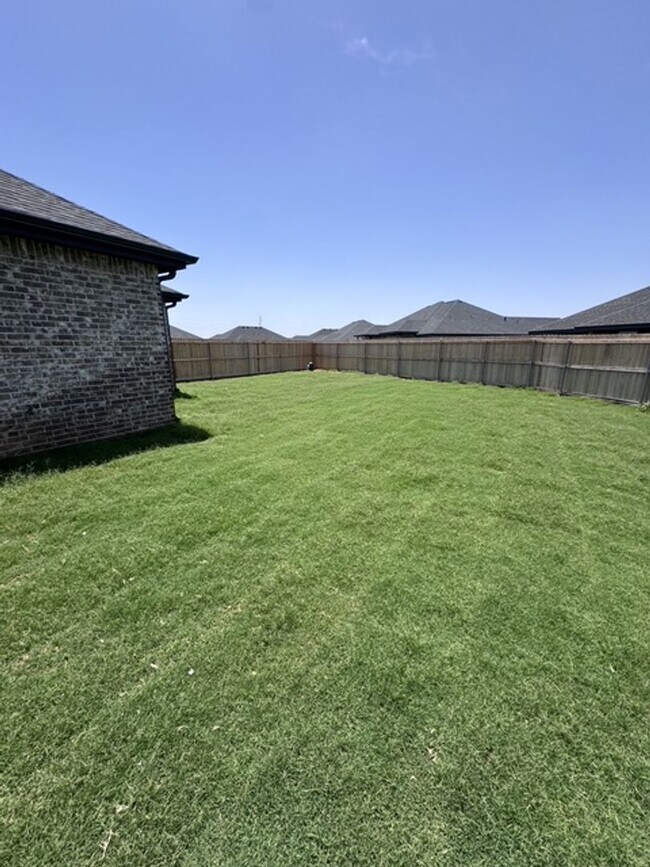 Building Photo - Sawdust Duplex