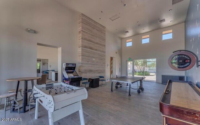 Building Photo - 10029 E Tahoe Ave