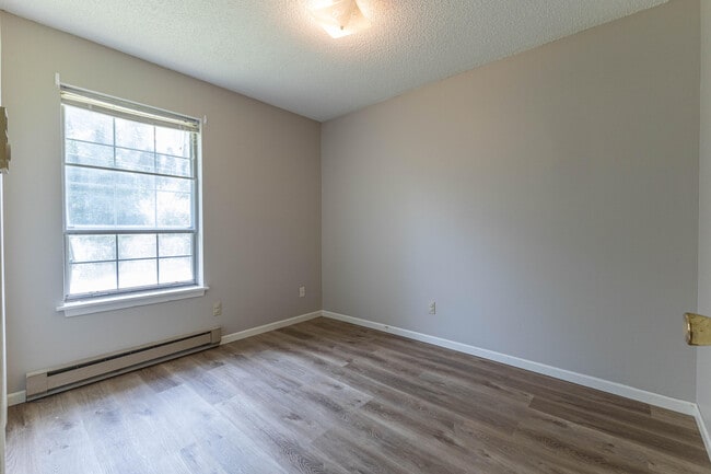 Building Photo - 1600 W Amos Dr