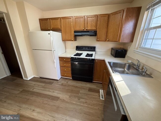 Building Photo - 34 King Charles Cir