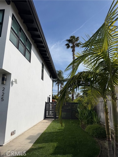 Building Photo - 225 Calle Serena