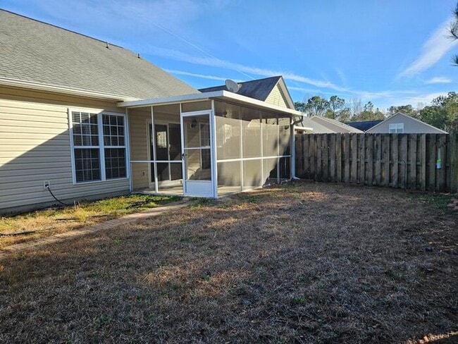 Building Photo - Ivy Square Patio Home