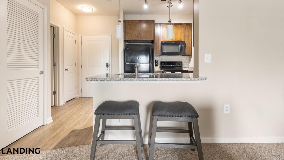 Building Photo - 8100 Palisades Cir