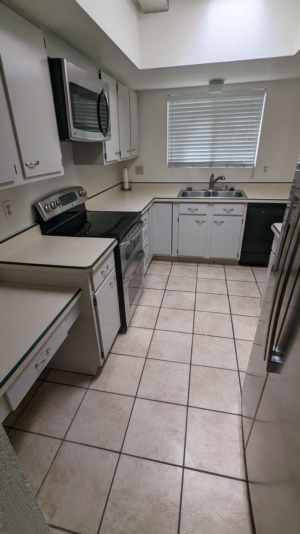 Building Photo - Beautiful Townhouse - 3 bed & 2 bath in Gr...