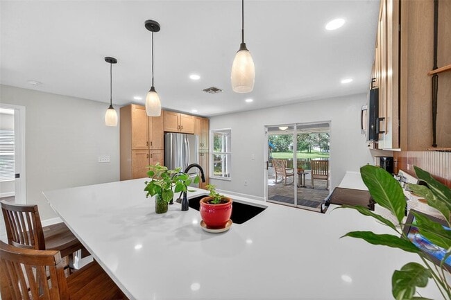 Building Photo - 12543 Chenwood Ave
