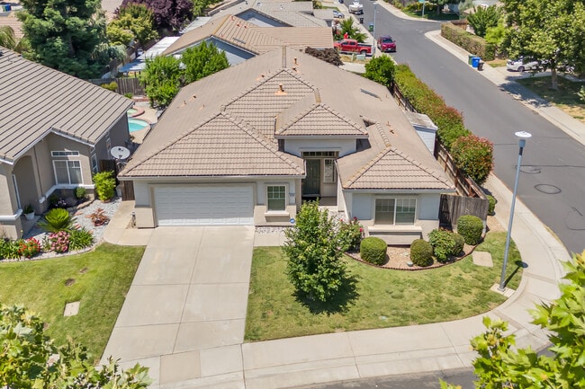 Building Photo - 9259 Crystal Falls Way