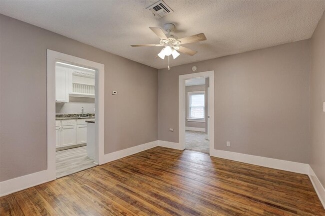 Building Photo - 1714 N Kelham Ave