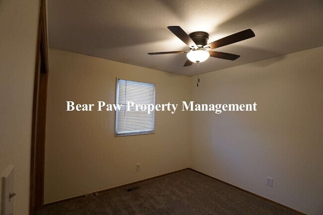 Building Photo - Cute Condo in North Evergreen!