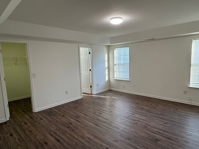 Building Photo - 6319 Elliott Dr