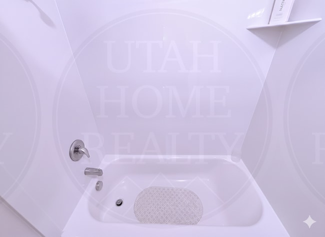 Building Photo - 441 E 260 N