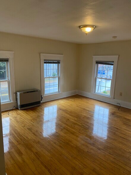 Living Room - 40 State St