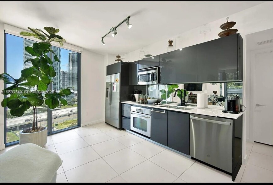 Building Photo - 31 SE 6th St