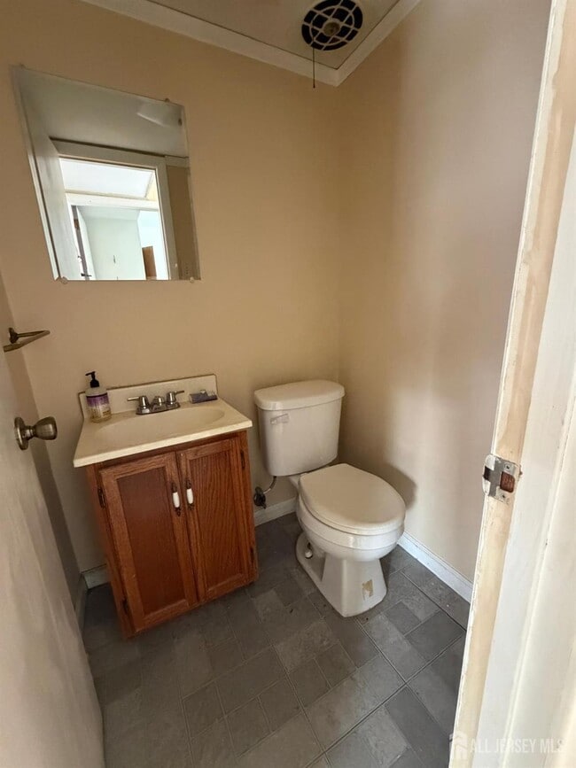 Building Photo - 16 Barnett Rd