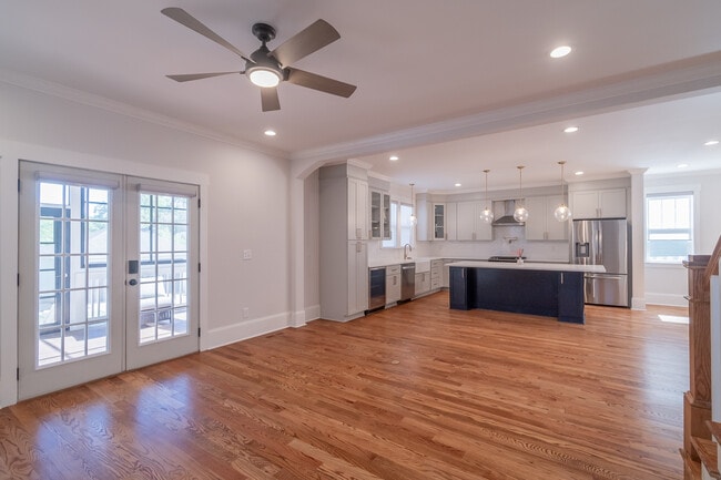 Building Photo - 1005 State St